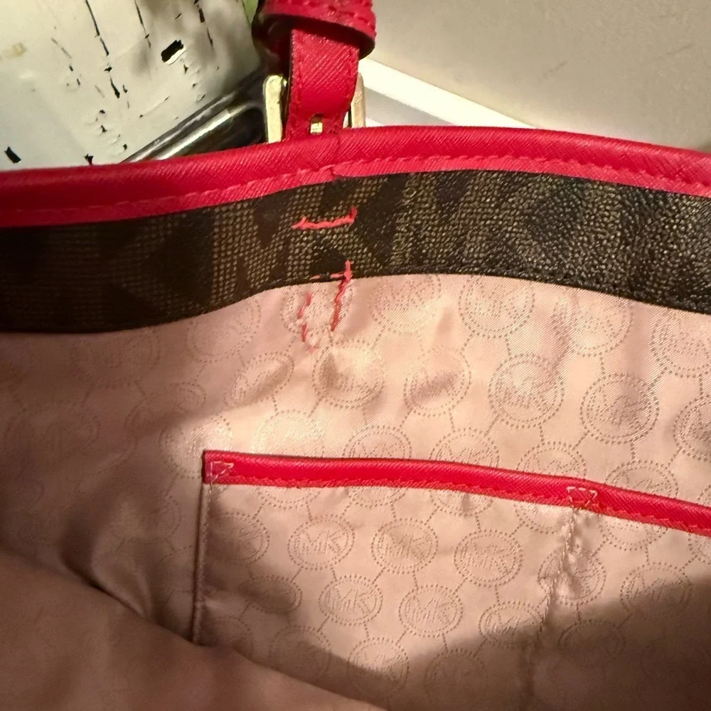 Michael Kors mk signature